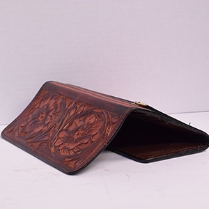 Billetera_CueroCafe_Ornamentos_v1